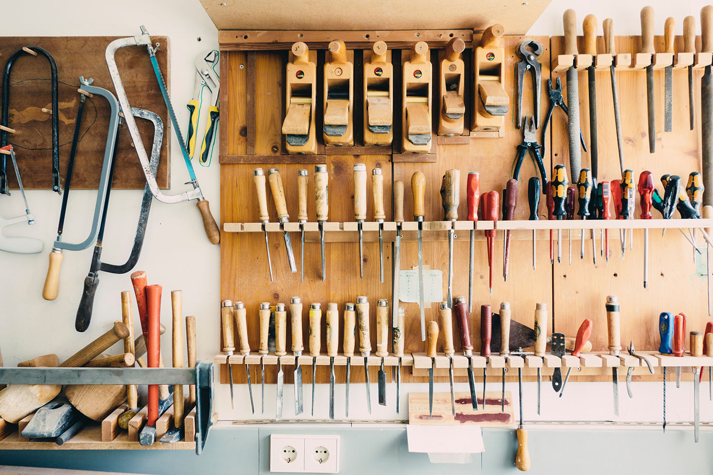 Tips-to-Declutter-and-Organize-your-Home-Garage